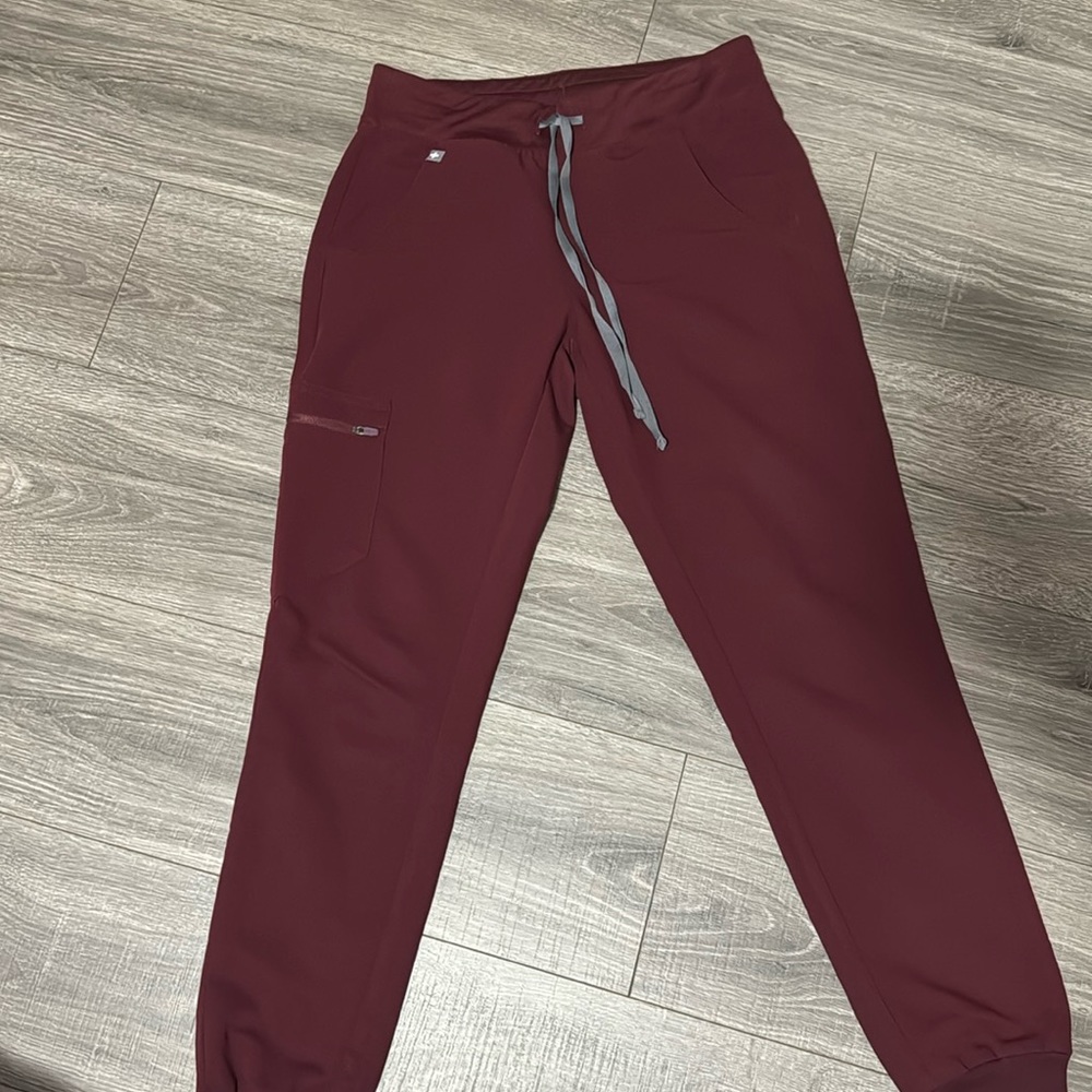Burgundy figs jogger scrub pants